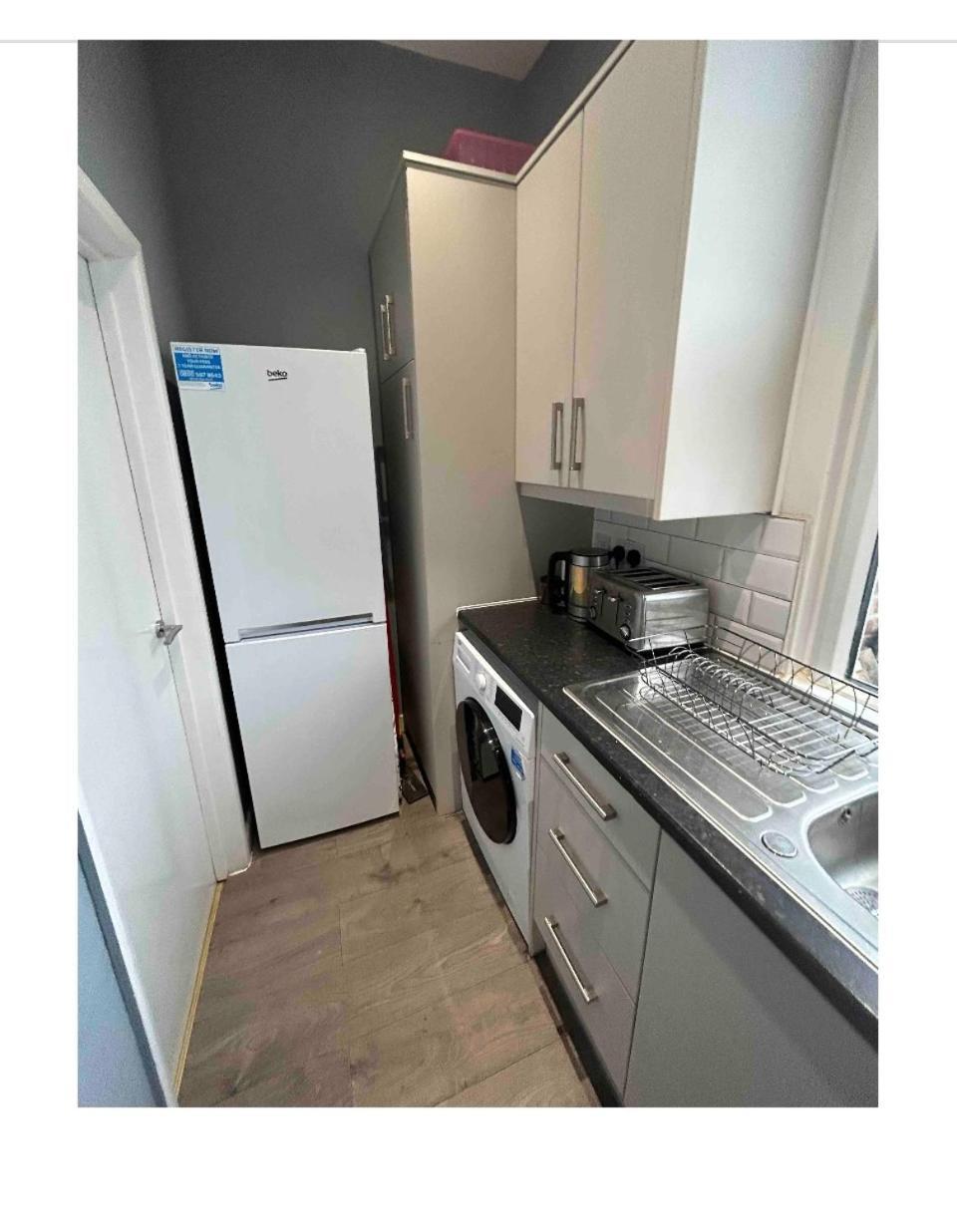 Central Locations 1 Bed Apartments Sleeps 4 London Bagian luar foto