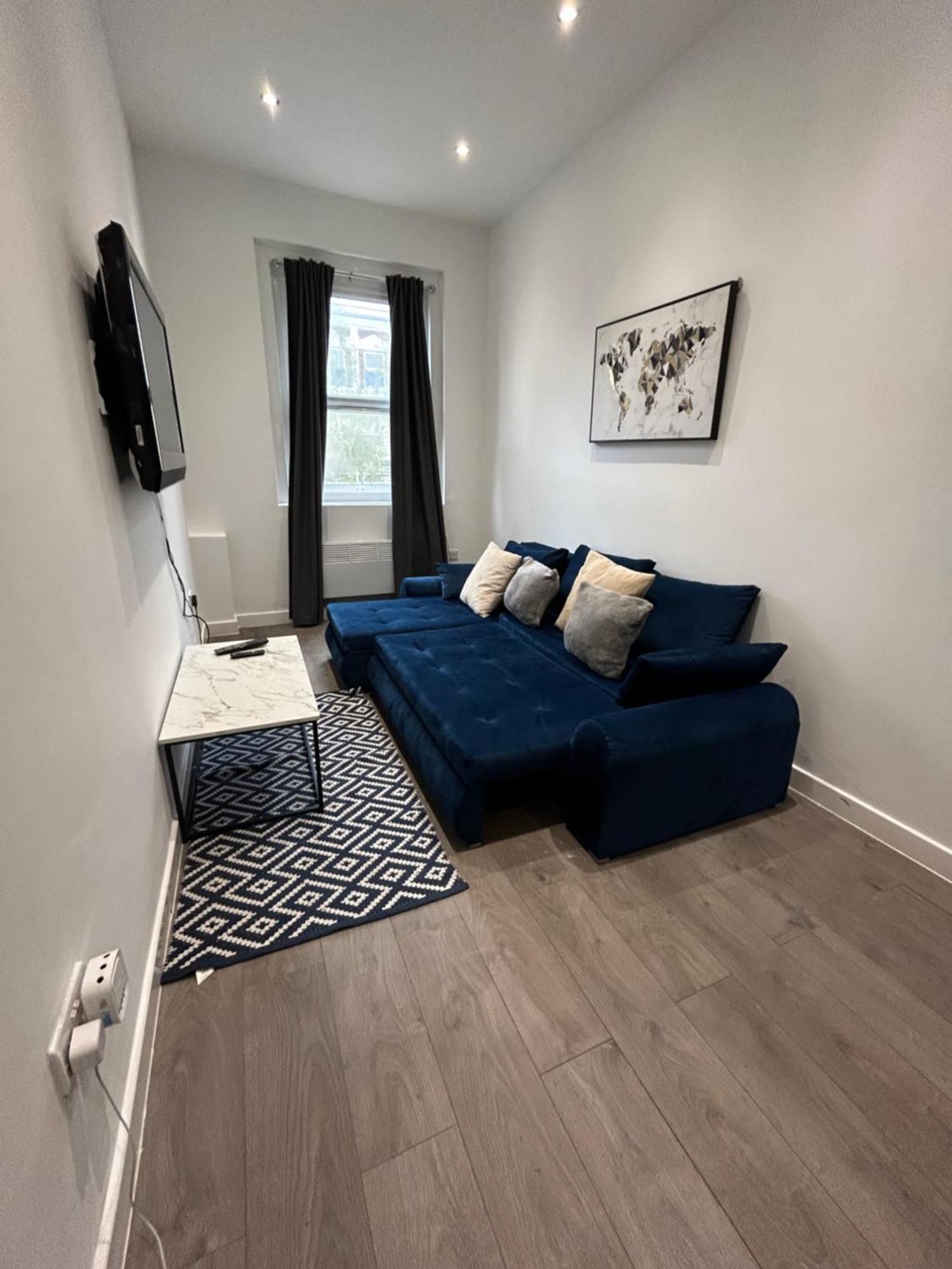 Central Locations 1 Bed Apartments Sleeps 4 London Bagian luar foto