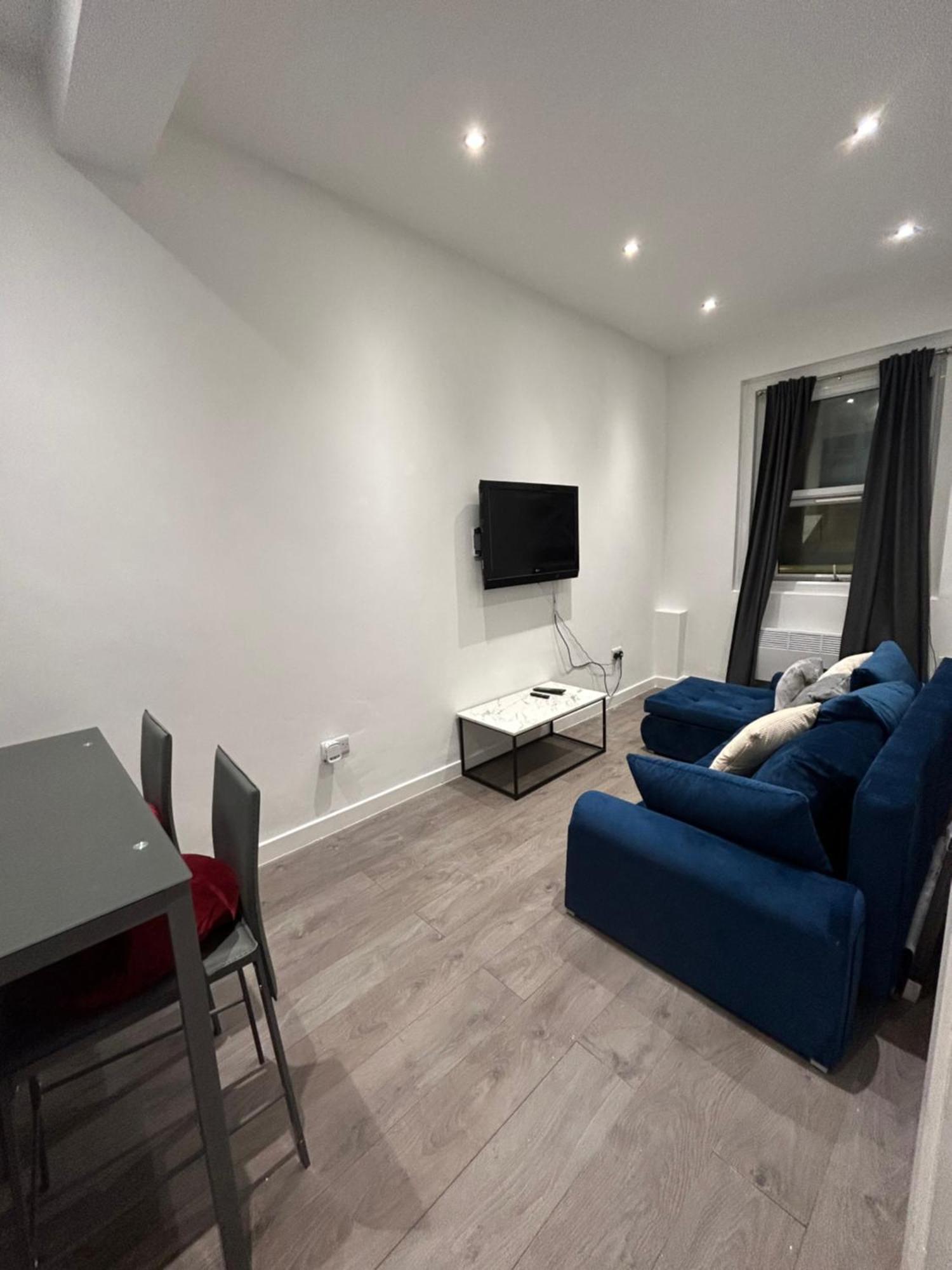 Central Locations 1 Bed Apartments Sleeps 4 London Bagian luar foto