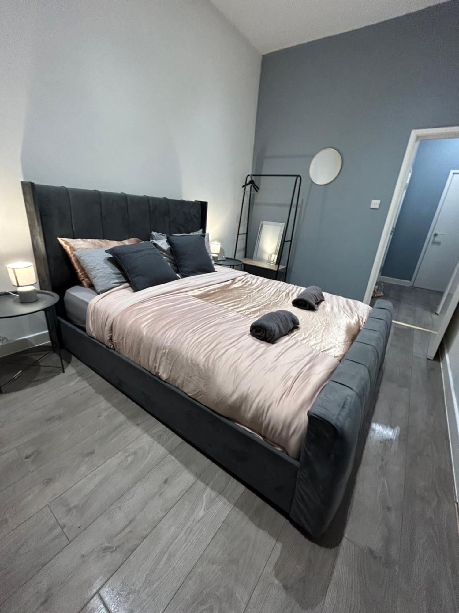 Central Locations 1 Bed Apartments Sleeps 4 London Bagian luar foto